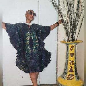 Elegant Black and Green Midi Dress